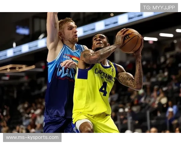 开拓者攻防两端表现均衡，备受瞩目，开拓者队防守